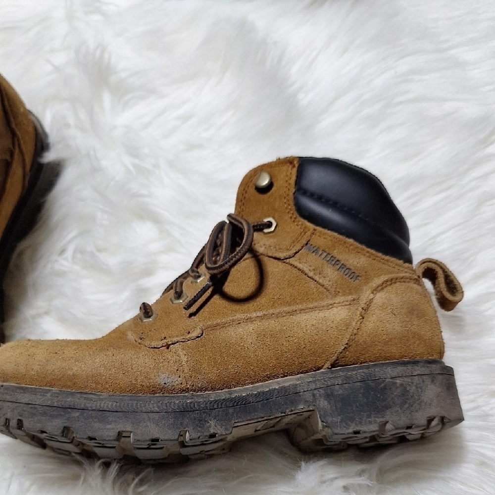 Brahma Tan and Black Boots - Picture 5 of 12